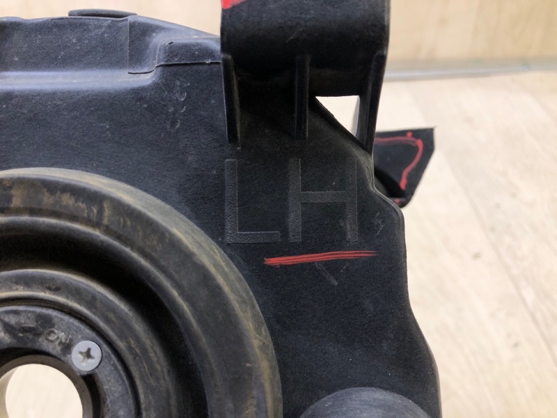 Фара левая GRAND CHEROKEE 04-10