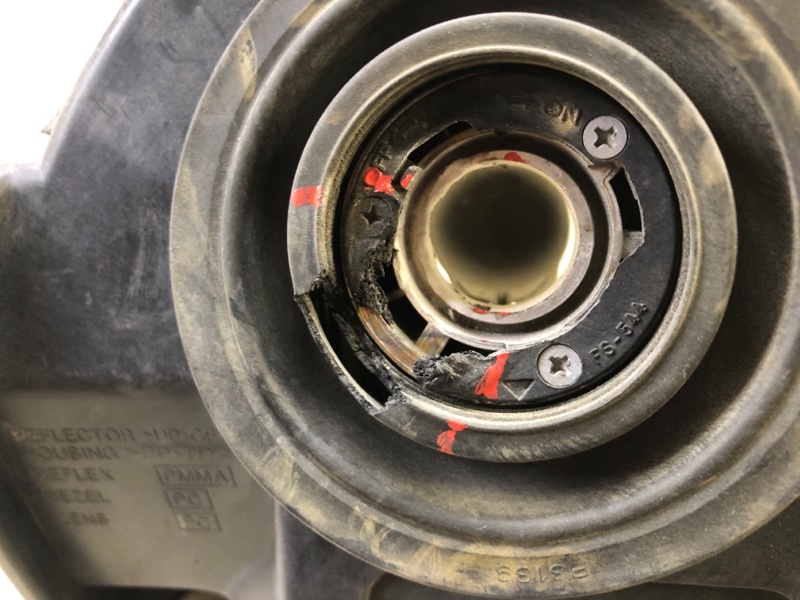 Фара левая GRAND CHEROKEE 04-10