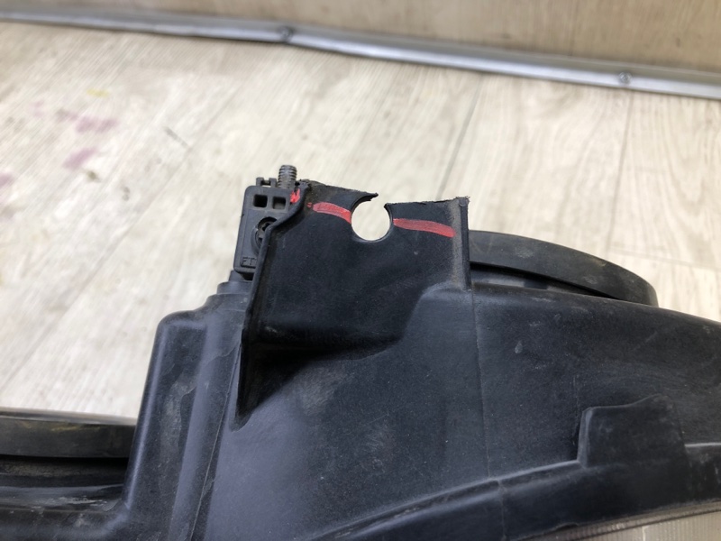 Фара левая GRAND CHEROKEE 04-10