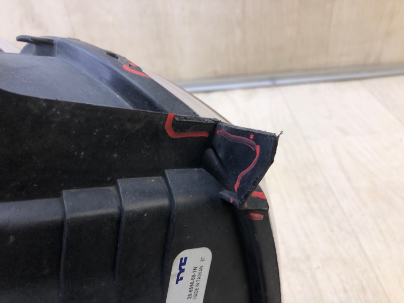 Фара левая GRAND CHEROKEE 04-10