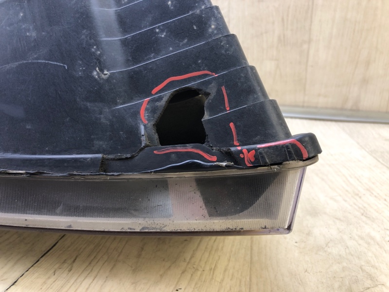 Фара левая GRAND CHEROKEE 04-10