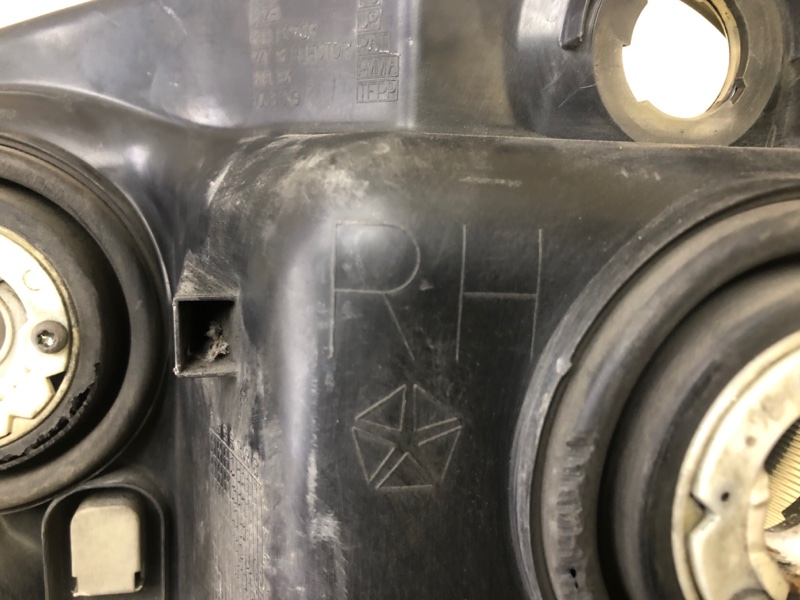 Фара правая MAGNUM 03-08