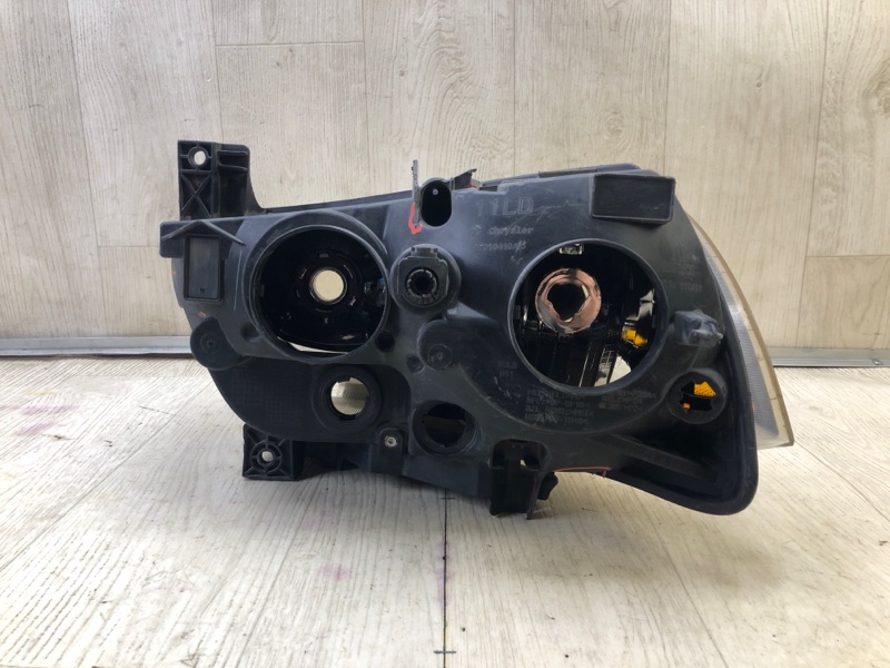 Фара правая CHARGER 11-15 Фара правая CHARGER 11-15