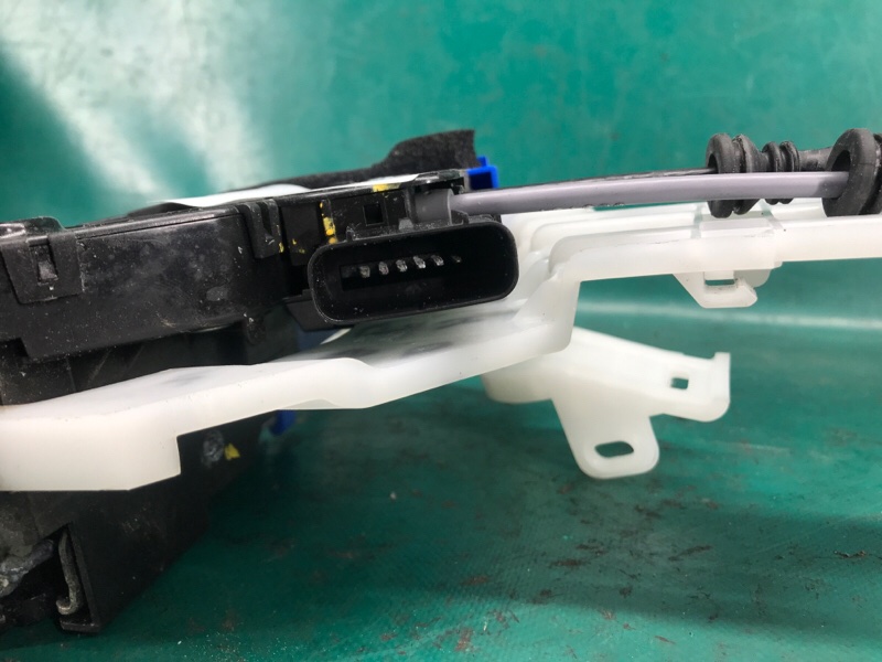 Замок двери передний левый ELANTRA AD 16- 2017