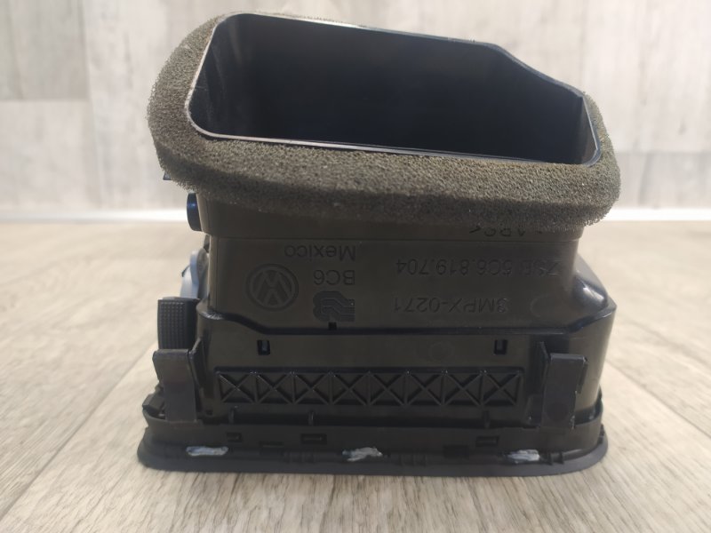 Дефлектор воздушный передний правый JETTA USA 10-17 2011 162 CBTA 2.5L