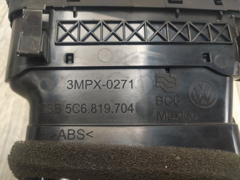 Дефлектор воздушный передний правый JETTA USA 10-17 2011 162 CBTA 2.5L