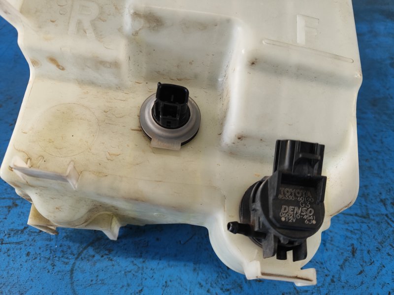 Бачок омывателя CAMRY 40 06-11