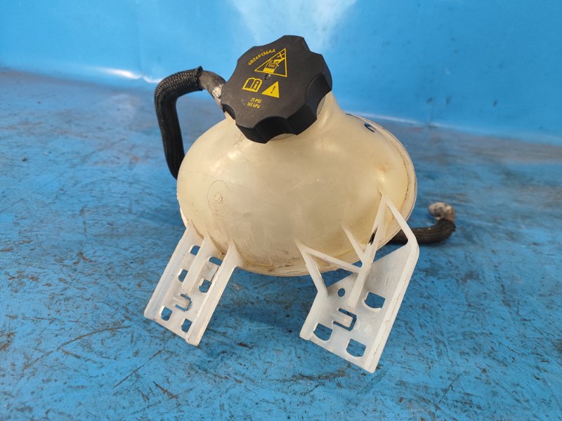 Бачок расширительный JEEP COMPASS 17-21 2.4 EDD Бачок расширительный JEEP COMPASS 17-21 2.4 EDD