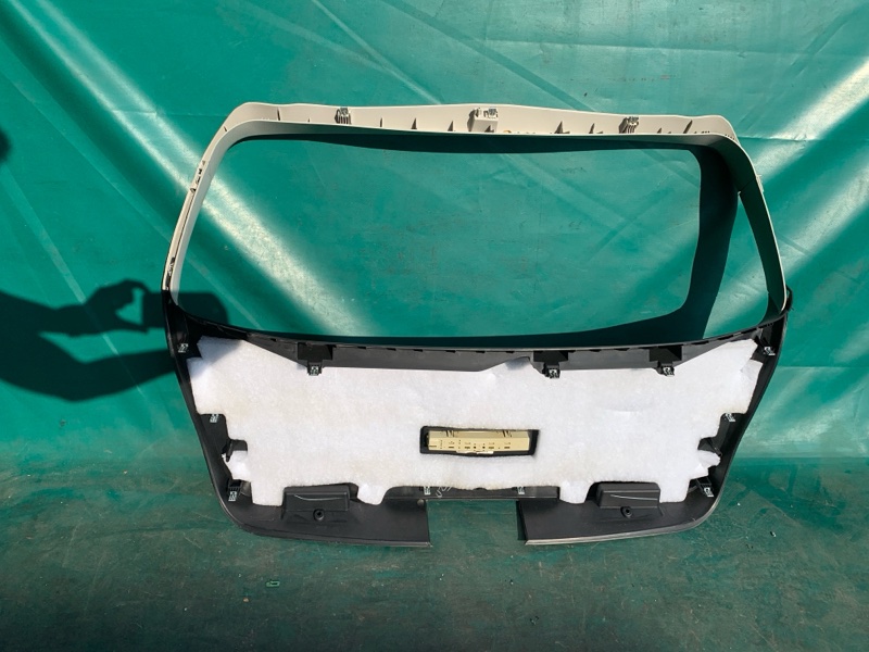 Обшивка крышки багажника задняя DODGE JOURNEY 08-20 3.6 ERB