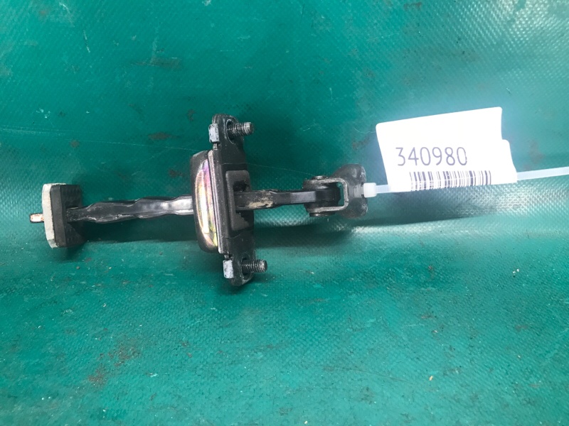 Запчасть ограничитель двери задний левый HYUNDAI ELANTRA AD 16- 2017 79480-F2000 Б/У Ограничитель двери задний левый HYUNDAI ELANTRA AD 16- 2017 79480-F2000 Б/У