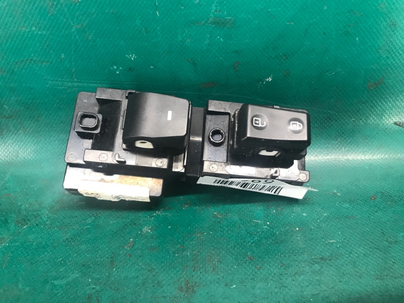 Кнопка стеклоподъемника передняя правая HYUNDAI ELANTRA AD 16- 2017 93575-F20004X Б/У