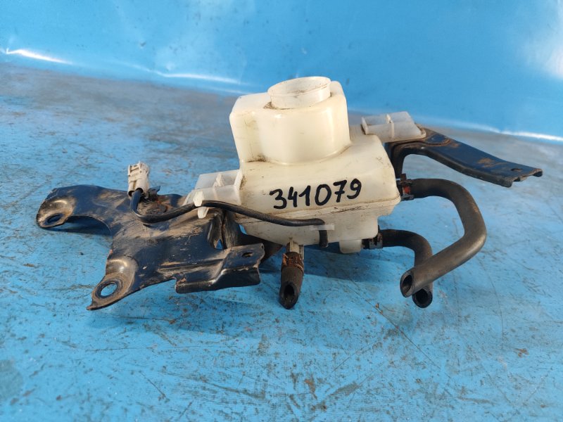 Бачок главного тормозного цилиндра TOYOTA PRIUS - 30 09-17 4722047080 Б/У