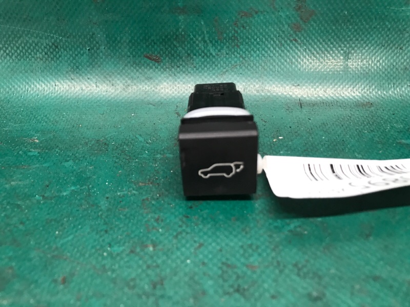 Кнопка закрывания крышки багажника задняя LEXUS NX 14-21 8ARFTS 2.0TURBO