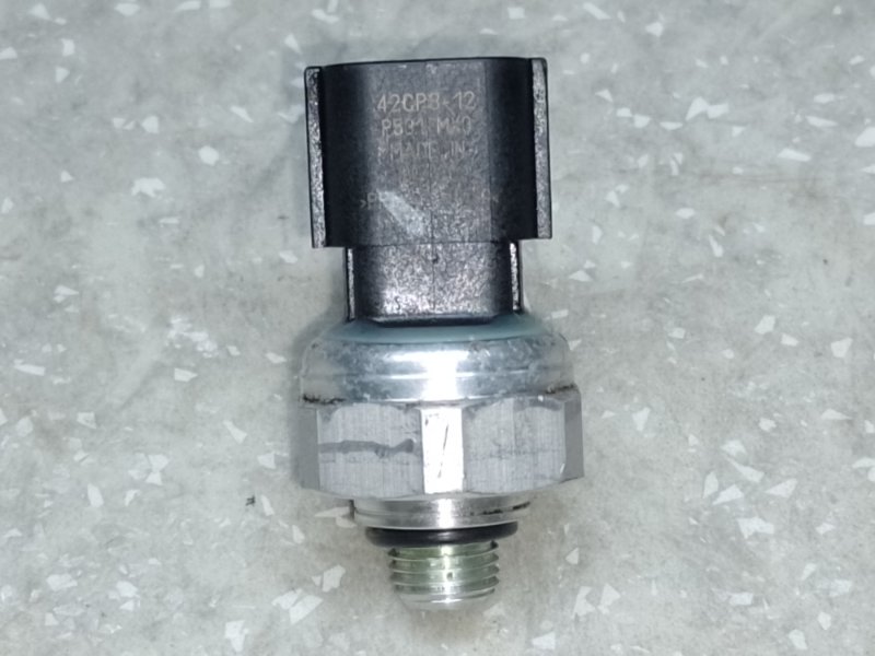 Датчик давления кондиционера KIA SOUL SK3 19- 2021 G4FJ 1.6 97721-D9000 Б/У