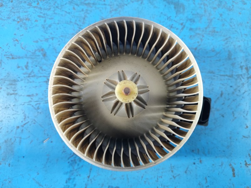 Моторчик печки RAV4 05-12