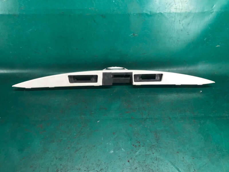 Панель подсветки номера NISSAN JUKE 10-19 1.6 MR16DDT