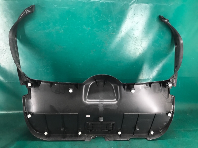 Обшивка крышки багажника NISSAN JUKE 10-19 1.6 MR16DDT