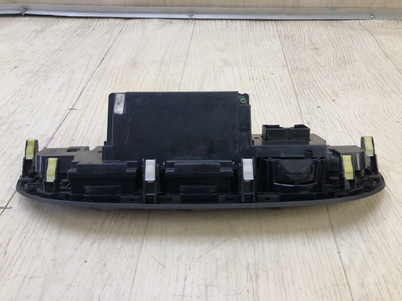 Блок управления печкой CAMRY 30 02-06 2005 2.4 2AZFE