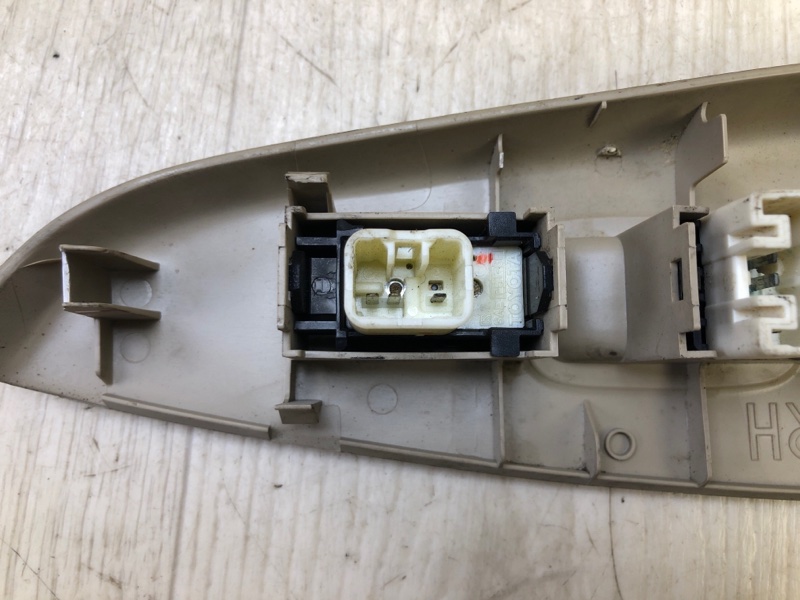 Кнопка стеклоподъемника передняя правая SOLARA 03-09 2003 2.4 2AZFE