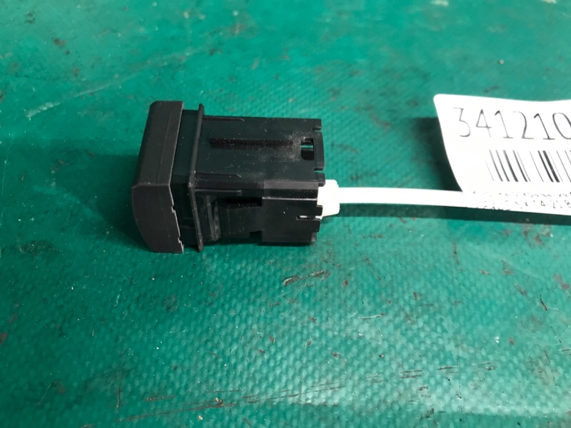 Кнопка закрывания крышки багажника NX 14-21 2020 8ARFTS 2.0TURBO