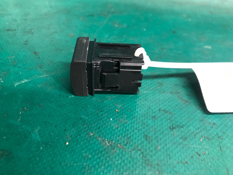 Кнопка закрывания крышки багажника NX 14-21 2020 8ARFTS 2.0TURBO