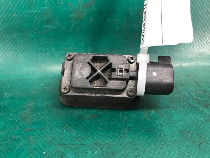 Кнопка открывания багажника наружная MKX 16-18 2016 3.7 C37PDED Кнопка открывания багажника наружная MKX 16-18 2016 3.7 C37PDED