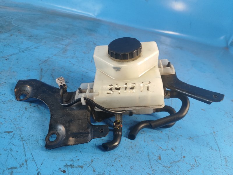 Бачок главного тормозного цилиндра LEXUS HS250H (ANF10) 09-12 2009 2.4 2AZFXE 4722075020 Б/У