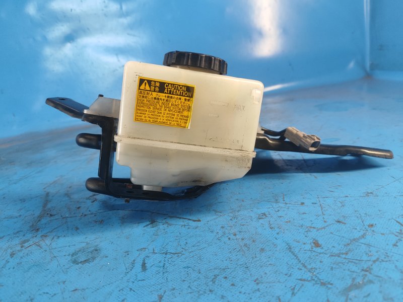 Бачок главного тормозного цилиндра LEXUS HS250H (ANF10) 09-12 2.4 2AZFXE