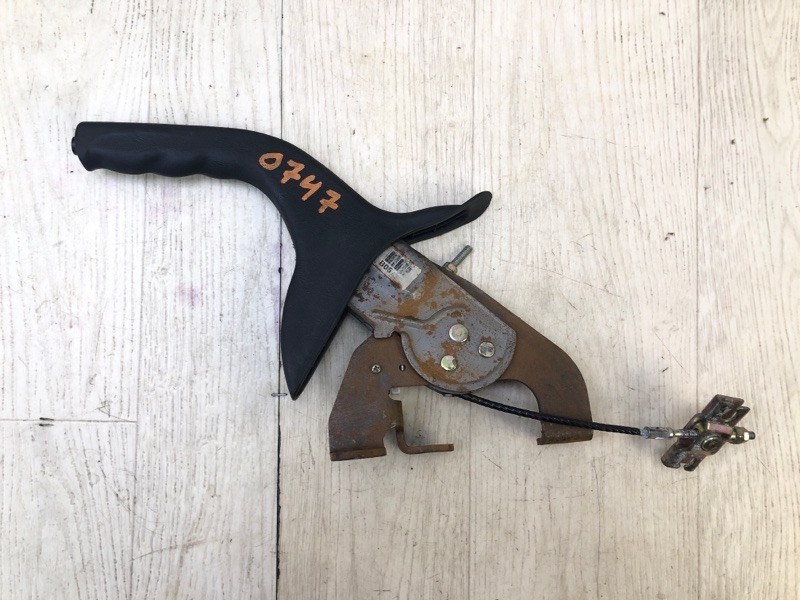 Рычаг стояночного тормоза HYUNDAI SANTA FE (SM) 00-06 2005 2.7 G6BA 59710-26210 Б/У