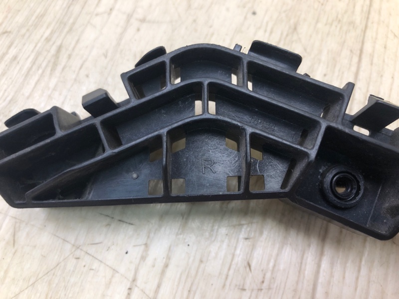 Кронштейн заднего бампера правый RDX 12-19 2013 3.5 J35Z2