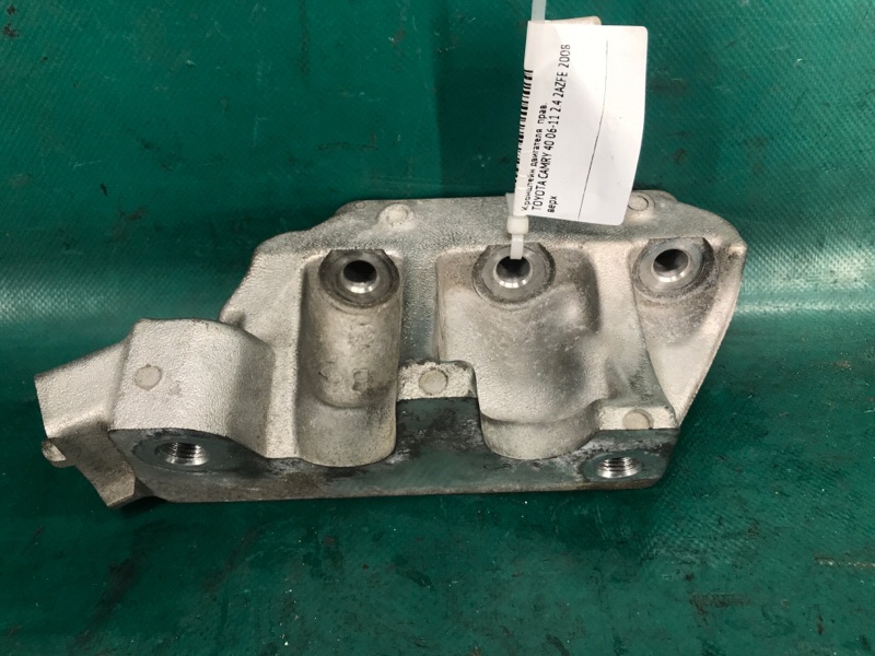 Запчасть кронштейн двигателя правый TOYOTA CAMRY 40 06-11 2008 2.4 2AZFE 12316-0H050 Б/У Кронштейн двигателя правый TOYOTA CAMRY 40 06-11 2008 2.4 2AZFE 12316-0H050 Б/У