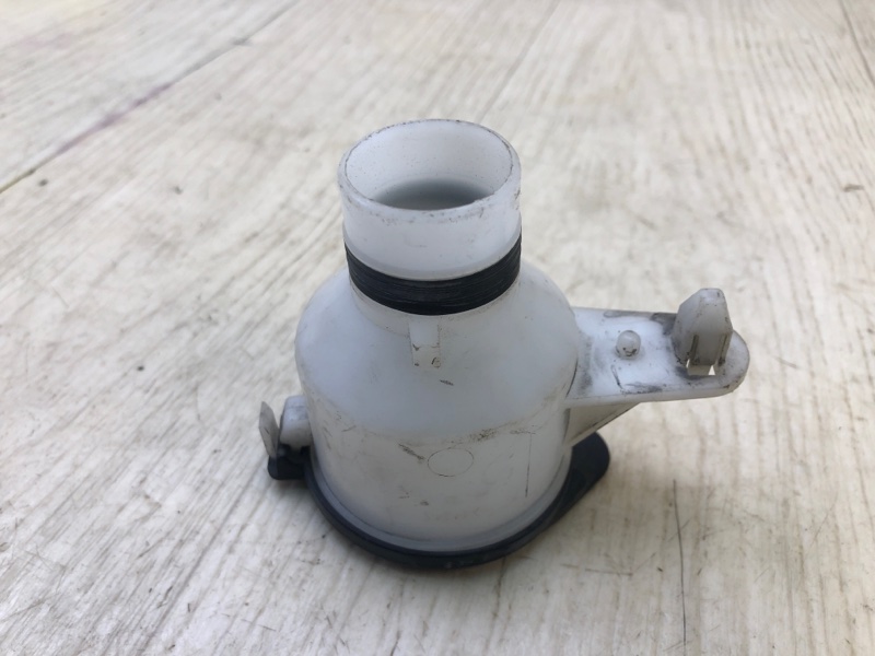 Горловина бачка стеклоомывателя PRIUS - 30 09-17