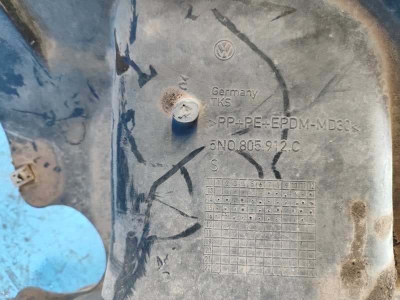 Подкрылок передний правый TIGUAN 08-17 2017 2.0 CCTA