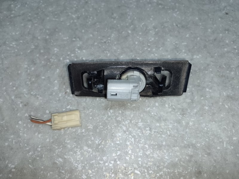 Подсветка номера CAMRY 40 06-11 2009 2.4 2AZFXE