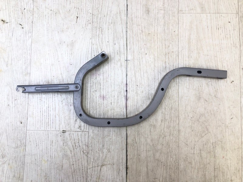 Запчасть петля крышки багажника TOYOTA CAMRY 30 02-06 2005 2.4 2AZFE 64503-AA040 Б/У Петля крышки багажника TOYOTA CAMRY 30 02-06 2005 2.4 2AZFE 64503-AA040 Б/У