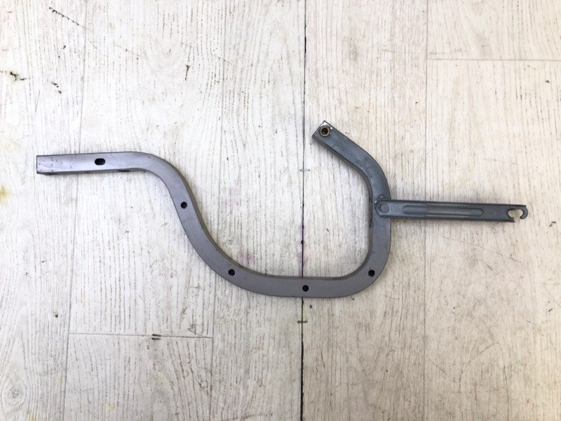 Петля крышки багажника CAMRY 30 02-06 2005 2.4 2AZFE Петля крышки багажника CAMRY 30 02-06 2005 2.4 2AZFE