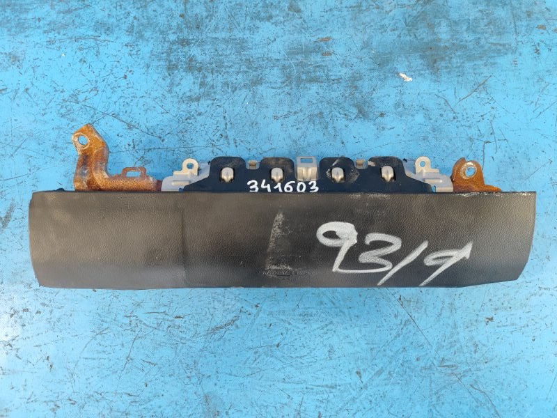 Подушка безопасности в колени передняя правая LEXUS CT200 11-17 2012 1.8 2ZRFXE 7399076010C0 Б/У