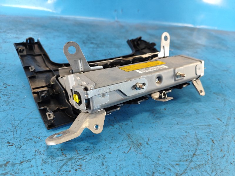 Подушка безопасности в колени передняя левая LEXUS CT200 11-17 1.8 2ZRFXE