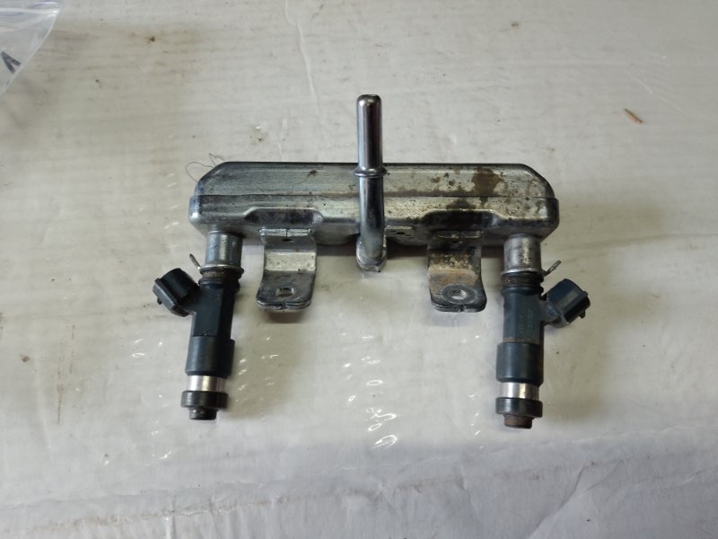 Запчасть форсунка топливная SUBARU FORESTER SH 07-12 2010 Внедорожник 2.5 FB25B 16611AA810 Б/У Форсунка топливная SUBARU FORESTER SH 07-12 2010 Внедорожник 2.5 FB25B 16611AA810 Б/У