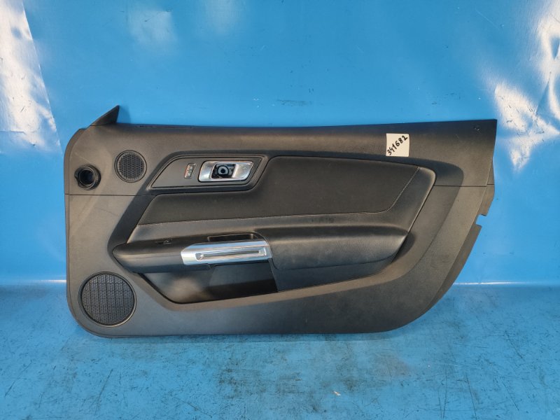 Карта двери передняя правая FORD MUSTANG 15- JR3B-6323942-FA Б/У