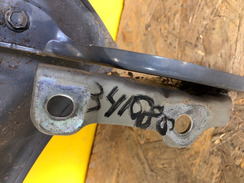 Петля капота левая KONA OS 17-23 Петля капота левая KONA OS 17-23