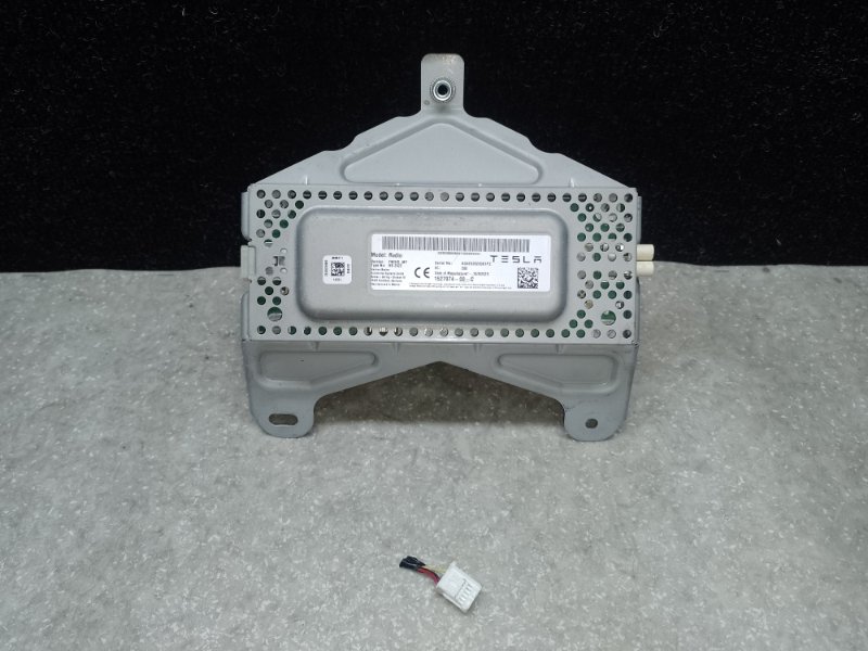 Усилитель антенны TESLA MODEL Y 19- 2021 1527974-00-C Б/У