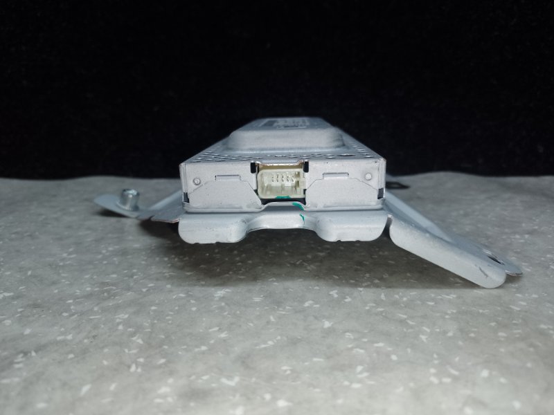 Усилитель антенны TESLA MODEL Y 19-