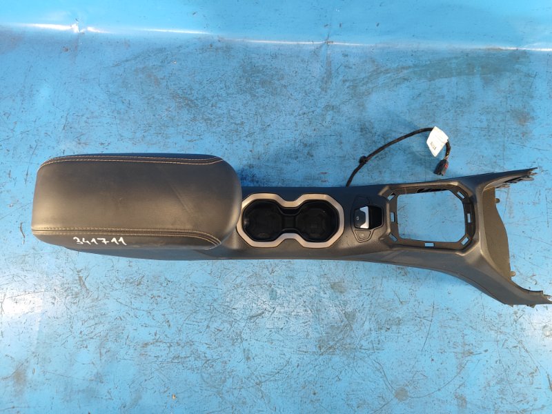 Подлокотник RENEGADE (BU) 14- 2015 2.4 ED6 Подлокотник RENEGADE (BU) 14- 2015 2.4 ED6