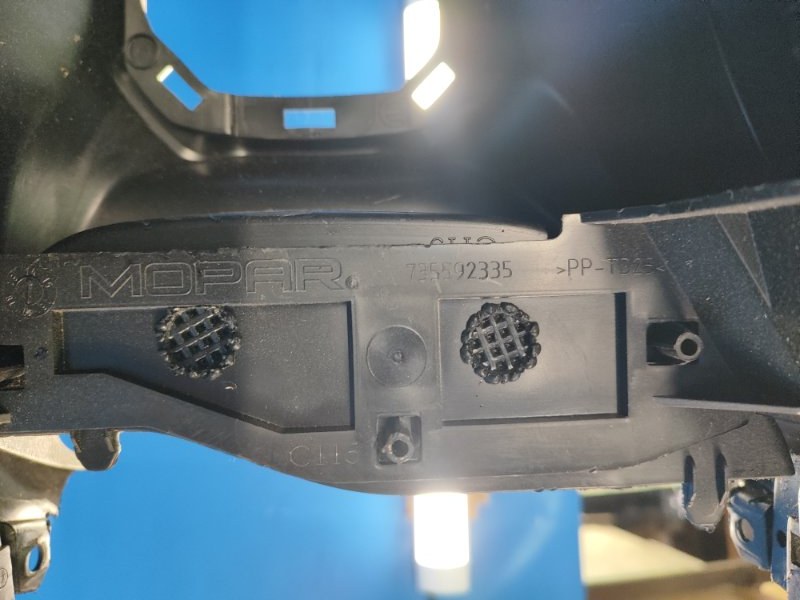 Подлокотник RENEGADE (BU) 14- 2015 2.4 ED6 Подлокотник RENEGADE (BU) 14- 2015 2.4 ED6