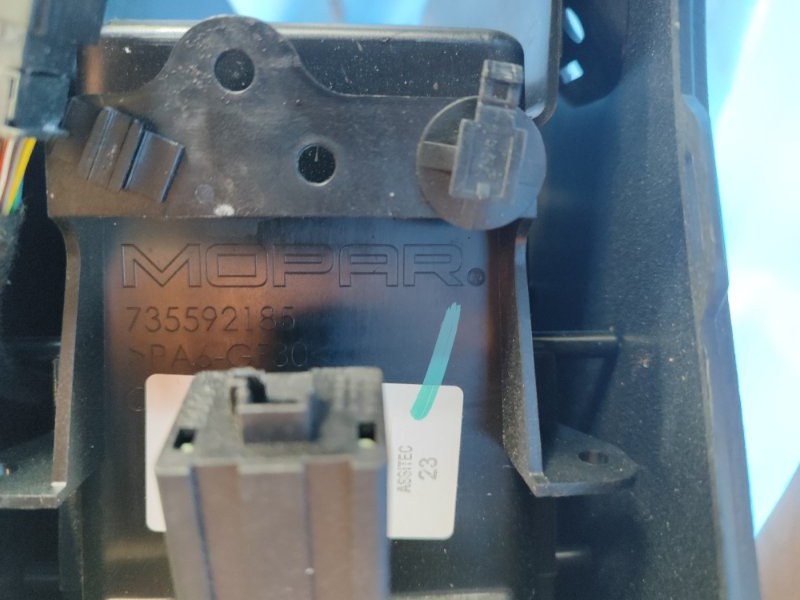 Подлокотник RENEGADE (BU) 14- 2015 2.4 ED6 Подлокотник RENEGADE (BU) 14- 2015 2.4 ED6