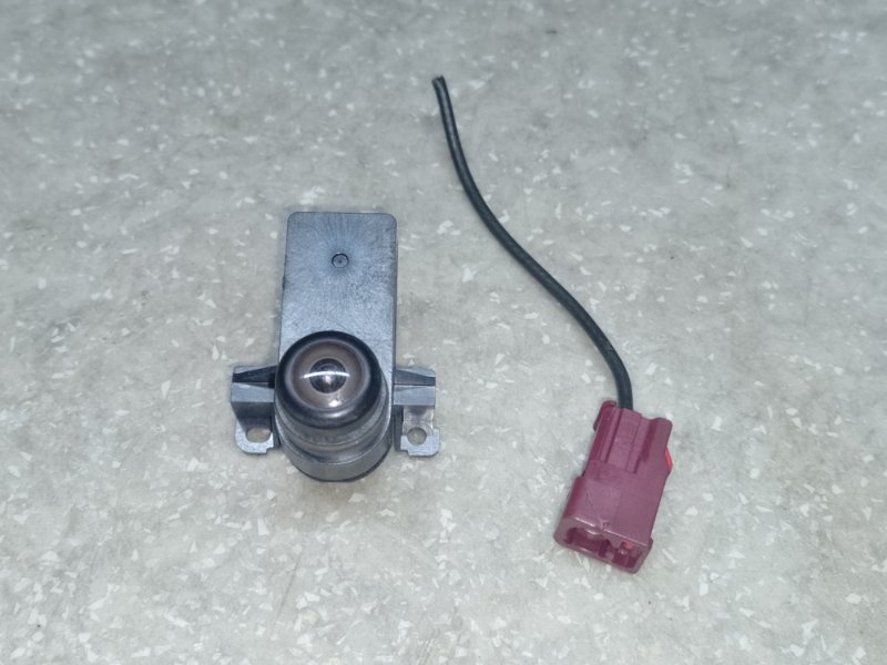 Запчасть камера заднего вида TESLA MODEL Y 19- 2021 1095949-00-E Б/У Камера заднего вида TESLA MODEL Y 19- 2021 1095949-00-E Б/У