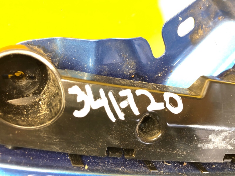 Кронштейн переднего бампера (на крыле) правый LEAF 18-