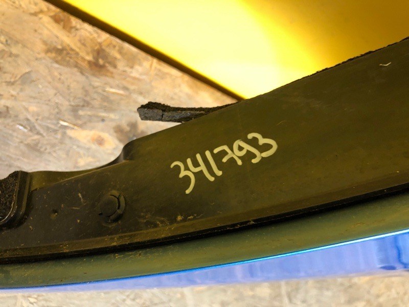 Пыльник крыла передний правый LEAF 18-