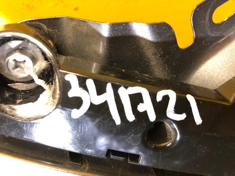 Кронштейн переднего бампера (на крыле) правый LEAF 18-